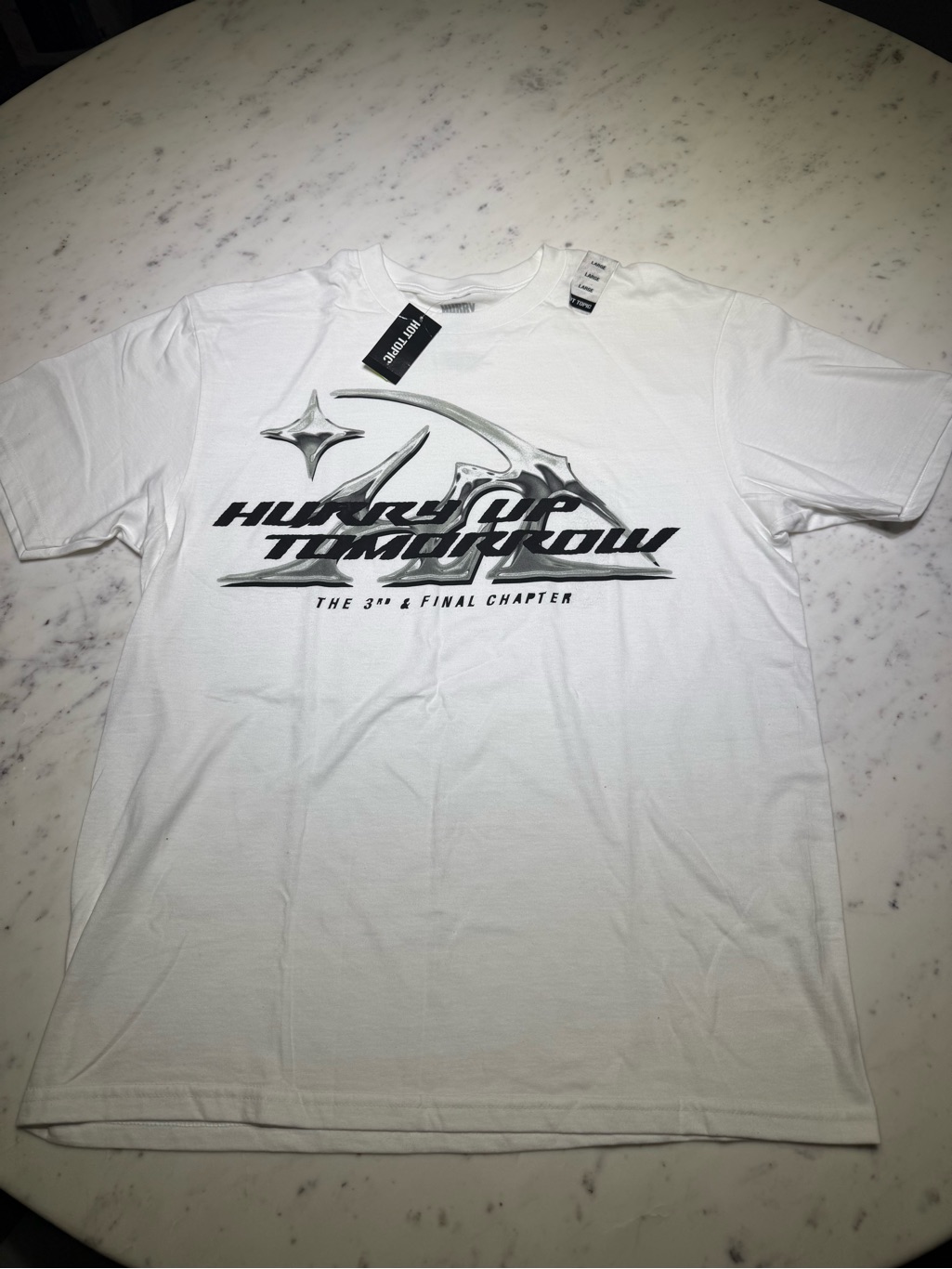 Hot Topic White Graphic Short Sleeve Men’s Tee